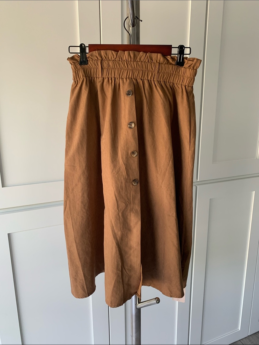 Emery Rose Faux Button-Front Paperbag Waist Midi Skirt in Warm Brown, Size M.